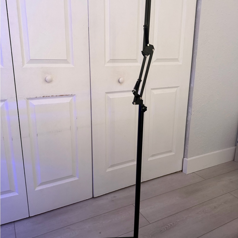 Adjustable Black iPad/iPhone Stand